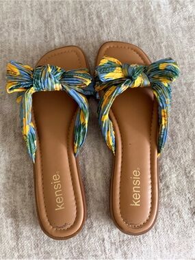 kensie Yellow & Blue Floral Bow Slide Sandals